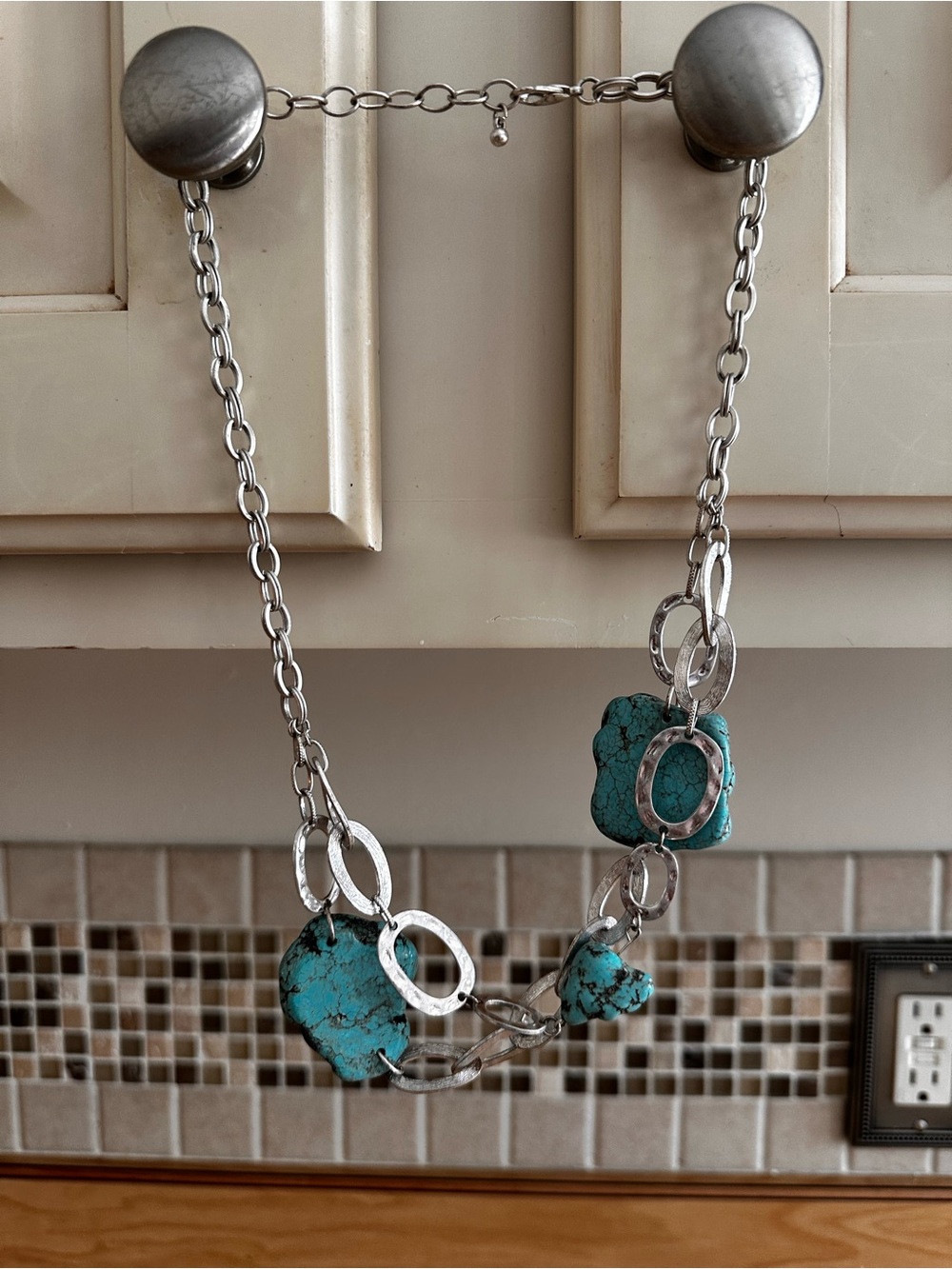 Magnesite Silver tone Link Necklace with Stone Accents